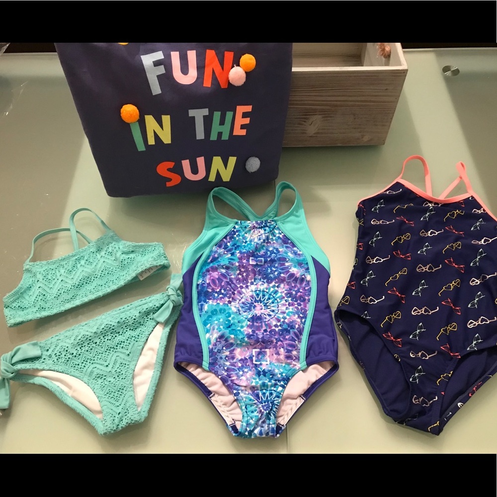 Set of 3 girls’ swimsuits